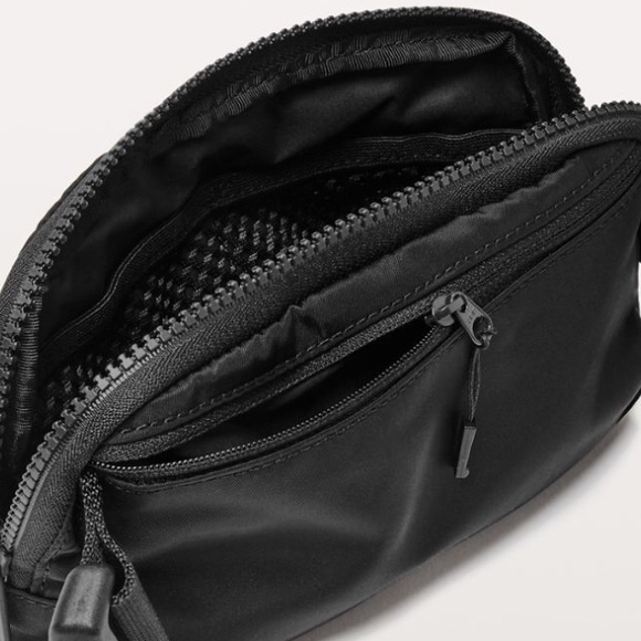 •NWT• Lululemon Everywhere Belt Bag. Black - Picture 3 of 8